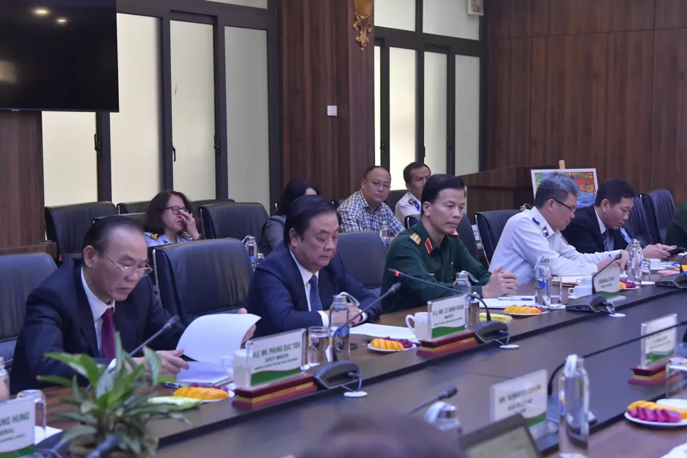 Bộ trưởng Bộ NN-PTNT Việt Nam Lê Minh Hoan chủ trì đoàn tiếp đón của Bộ NN-PTNT với đoàn kiểm tra EC Bộ trưởng Bộ NN-PTNT Việt Nam Lê Minh Hoan chủ trì đoàn tiếp đón của Bộ NN-PTNT với đoàn kiểm tra EC