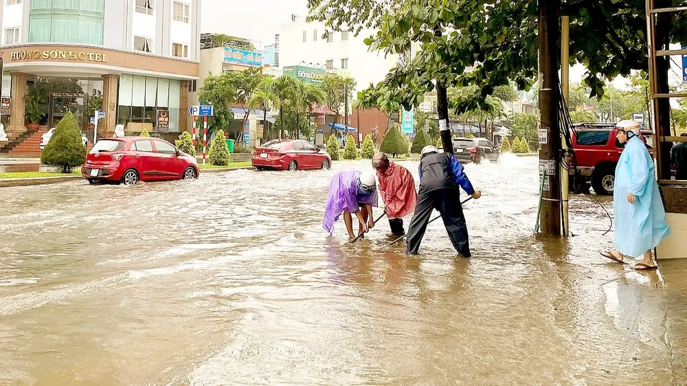 Mưa ngập ở Đà Nẵng cuối tháng 9-2023. Ảnh: PHẠM NGA Mưa ngập ở Đà Nẵng cuối tháng 9-2023. Ảnh: PHẠM NGA