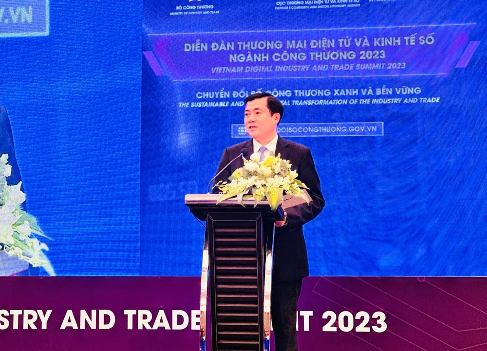 Thứ trưởng Bộ Công thương Nguyễn Sinh Nhật Tân phát biểu Thứ trưởng Bộ Công thương Nguyễn Sinh Nhật Tân phát biểu