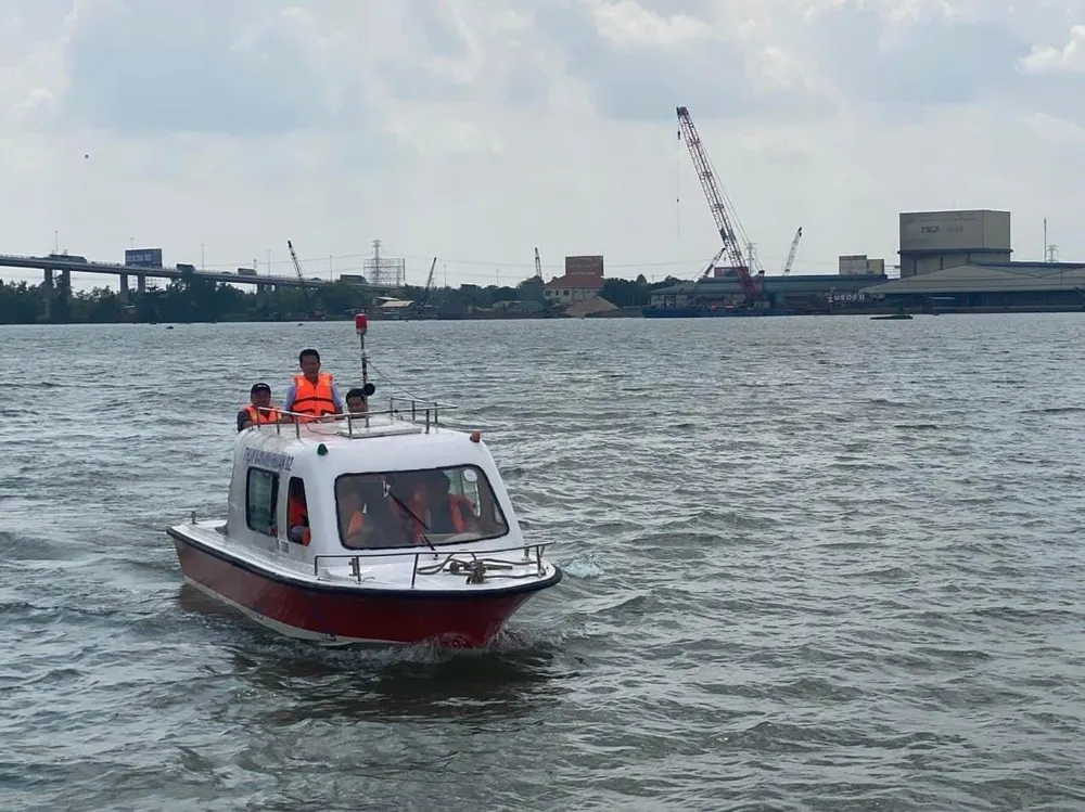 Cán bộ tại Trạm KTTV cầu Mỹ Thuận kiểm tra, thu thập dữ liệu thủy văn. Ảnh theo Đài KTTV khu vực Nam bộ Cán bộ tại Trạm KTTV cầu Mỹ Thuận kiểm tra, thu thập dữ liệu thủy văn. Ảnh theo Đài KTTV khu vực Nam bộ