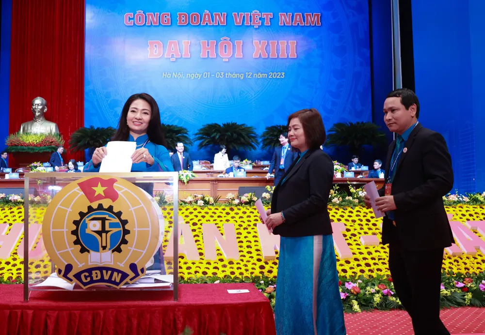 Bầu 168 ủy viên Ban Chấp hành Tổng Liên đoàn Lao động Việt Nam khóa mới ảnh 4 Bầu 168 ủy viên Ban Chấp hành Tổng Liên đoàn Lao động Việt Nam khóa mới ảnh 4