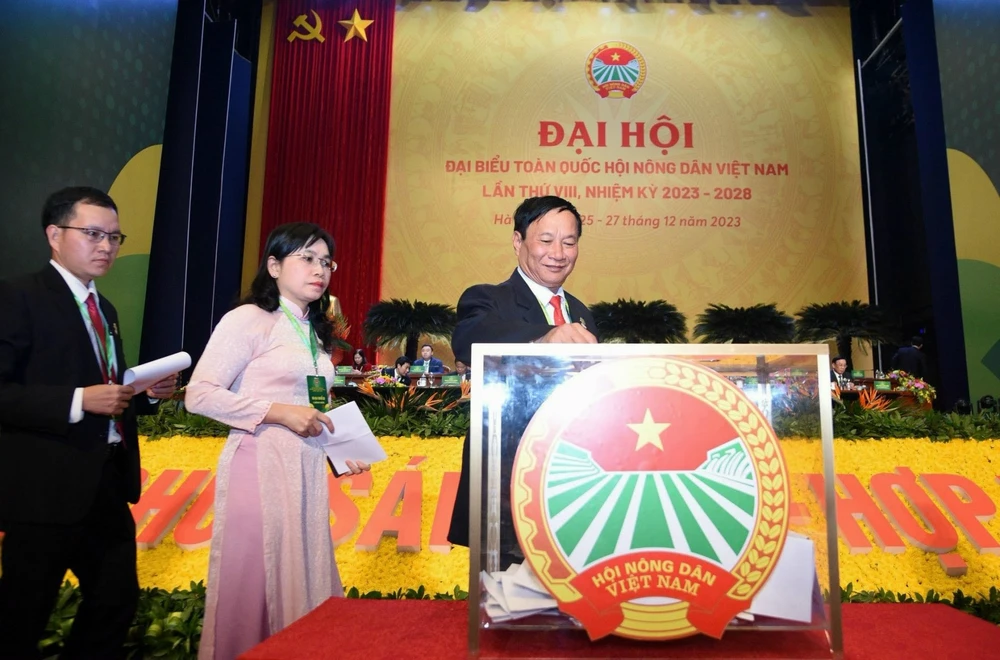 Chiều 26-12, đại hội đã bỏ phiếu bầu Ban Chấp hành Trung ương Hội Nông dân Việt Nam khóa mới. Ảnh: QUANG PHÚC img-4666-5537.jpeg