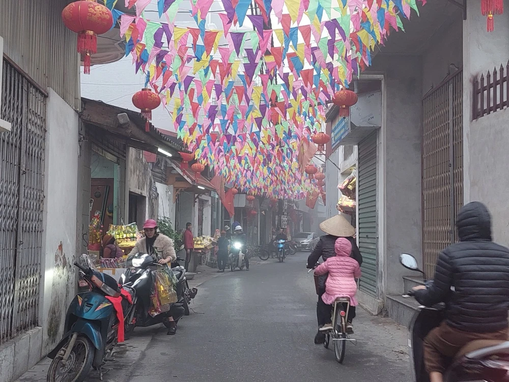 Sương sa xuống khắp ngõ ngách Hà Nội sáng 2-2. Ảnh: AN HIỀN img-5853-2384.jpeg