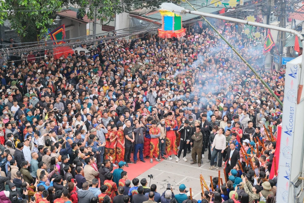 Tâm điểm của lễ hội Kỳ Cùng - Tả Phủ kéo dài 6 ngày chính là màn tranh đầu pháo vào ngày 7-3 img-6883-2600.jpeg