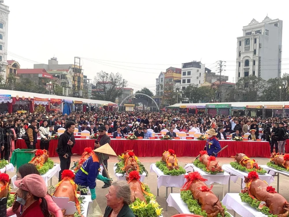Đặc sản và cũng là đặc trưng ở tỉnh Lạng Sơn vào lễ hội là heo quay img-6893-7413.jpeg