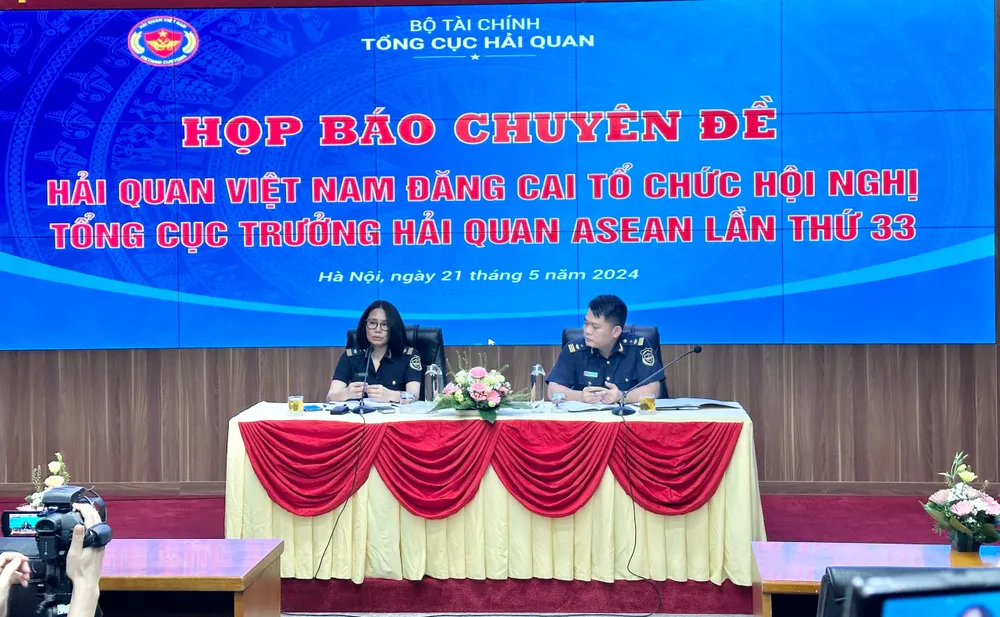 Đại diện Tổng cục Hải quan chủ trì cuộc họp báo sáng 21-5 IMG_9330.jpeg