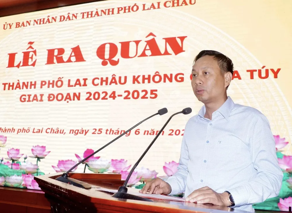 Phó Chủ tịch UBND tỉnh Lai Châu Trần Đình Tiến phát biểu. Ảnh: TÙNG PHƯƠNG IMG_0133.jpeg