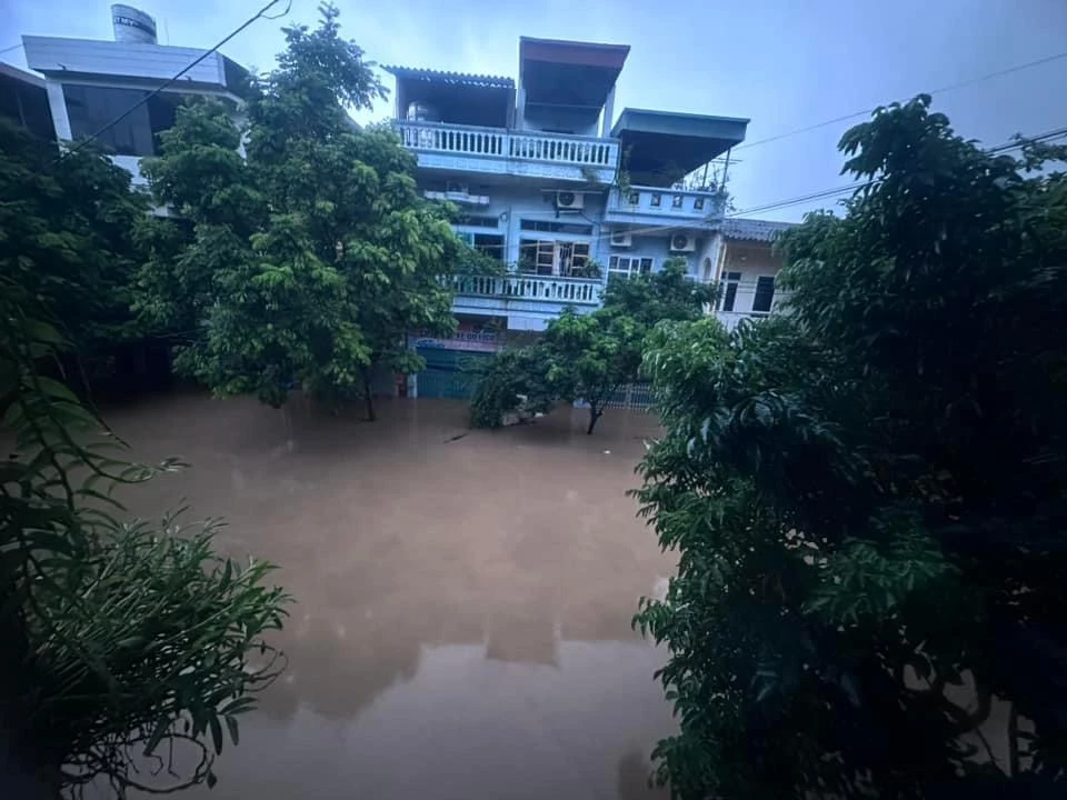 Đường Thanh Niên ở TP Yên Bái, sáng 9-9. Ảnh: THANH HẰNG IMG_2752.jpeg