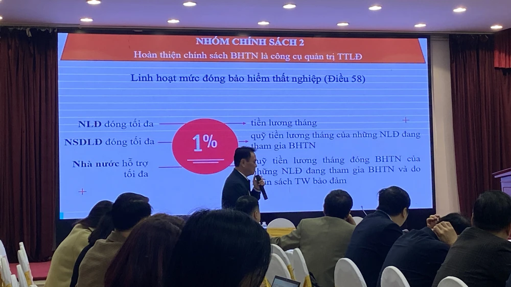 Ông Tào Bằng Huy, Phó Cục trưởng Cục Việc làm, giới thiệu những điểm mới của dự thảo. Ảnh: VĂN PHÚC IMG_6323.jpeg