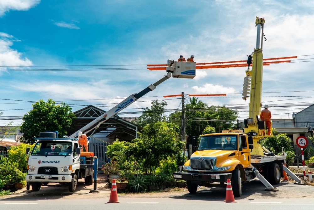 Dịp Tết Ất Tỵ 2025, tiêu thụ điện giảm hơn ngày thường 33,4%