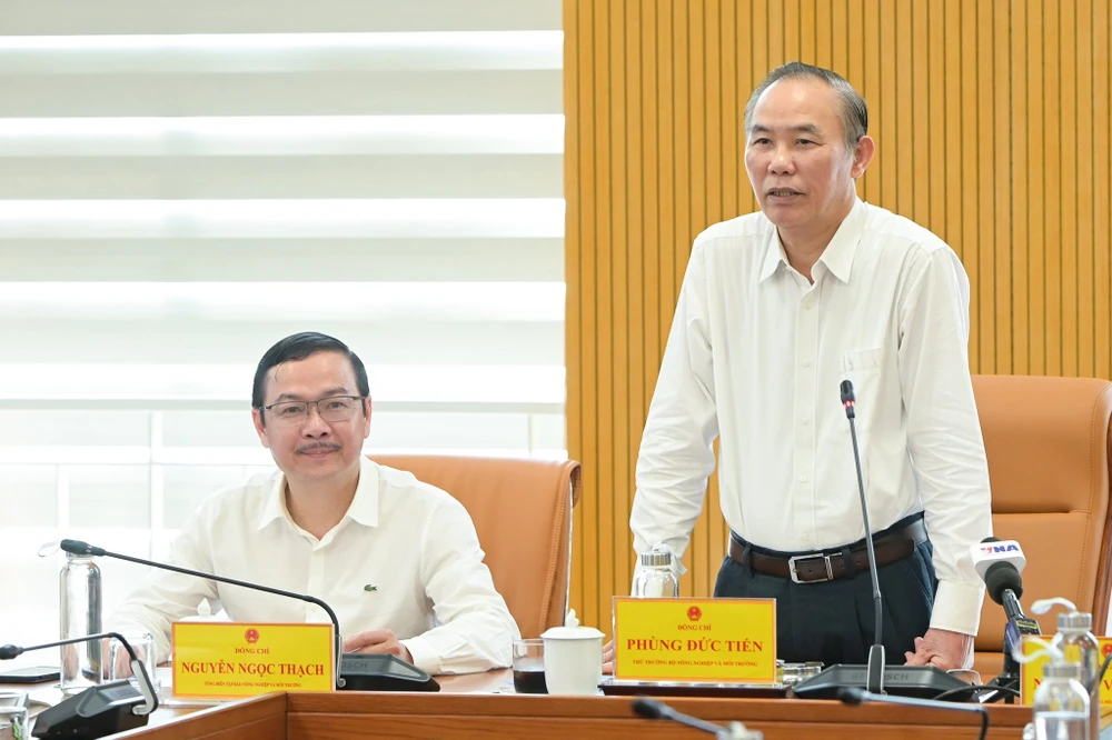 Thứ trưởng Bộ Nông nghiệp và Môi trường Phùng Đức Tiến phát biểu tại họp báo. Ảnh: TÙNG ĐINH 258a262bd9975d670c40f0e6b9c63921.jpeg