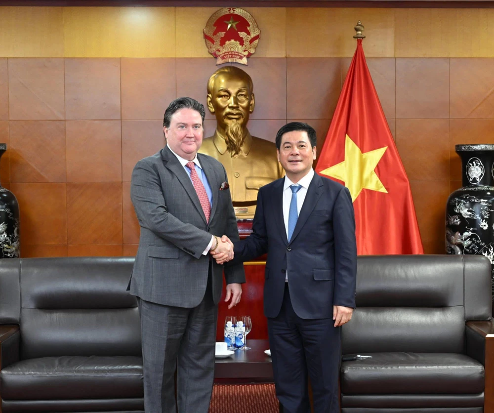 Bộ trưởng Bộ Công thương Việt Nam Nguyễn Hồng Diên gặp gỡ, làm việc với ông Marc E. Knapper, Đại sứ Hoa Kỳ tại Việt Nam, ngày 7-5 IMG_8765.jpeg