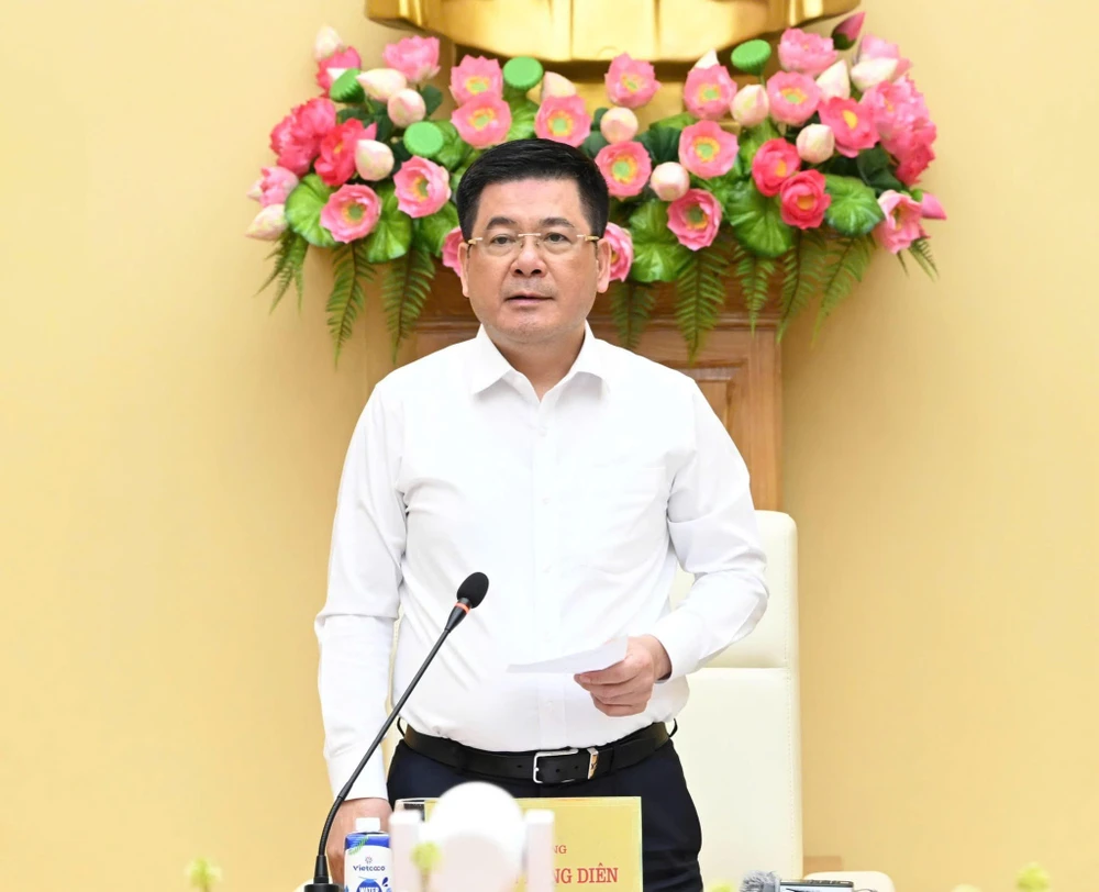 Bộ trưởng Bộ Công thương Nguyễn Hồng Diên chủ trì và phát biểu tại hội nghị IMG_8824.jpeg