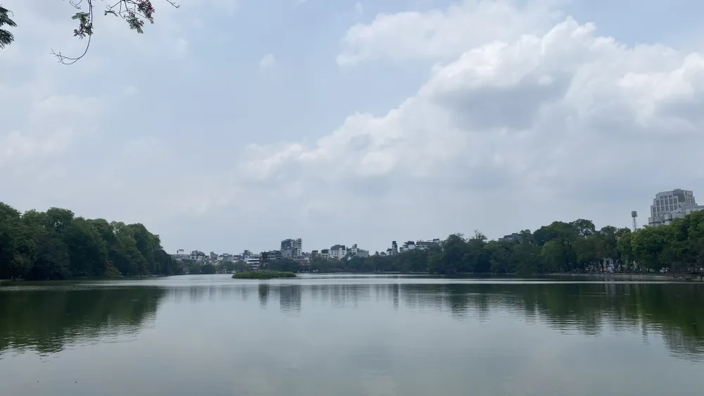 បឹង Hoan Kiem - ហាណូយ។ រូបថត៖ PHUC HAU IMG_9134.jpeg