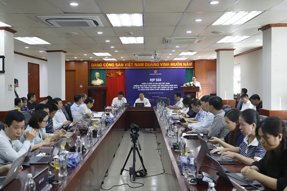 Quang cảnh cuộc họp báo chiều 28-5 tại Hà Nội BaoNNMT_20250528_Hopbao_8.jpeg