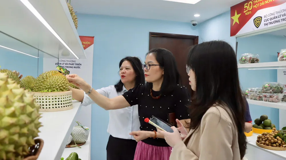 Cục Quản lý và Phát triển thị trường trong nước tổ chức Phòng trưng bày cách truy xuất nguồn gốc sầu riêng tại Hà Nội năm 2025. Ảnh: LƯU QUYÊN IMG_8466.jpeg