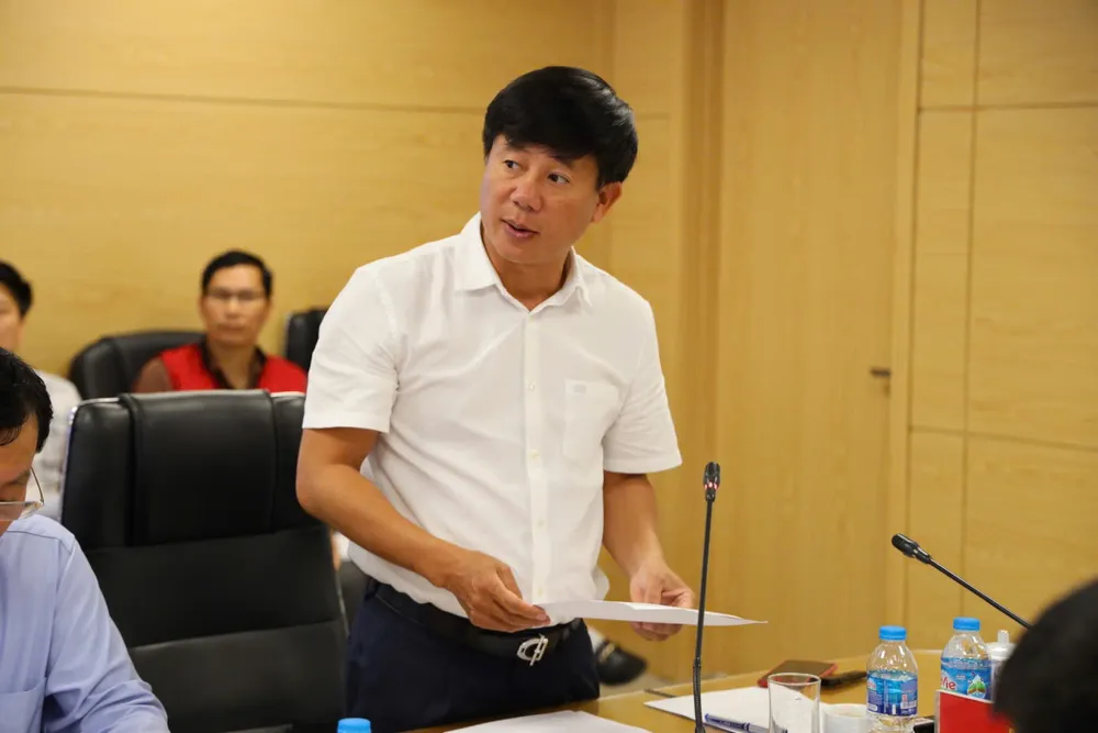 Cục trưởng Cục Quản lý đê điều và Phòng chống thiên tai Phạm Đức Luận báo cáo tại cuộc họp IMG_9630.jpeg