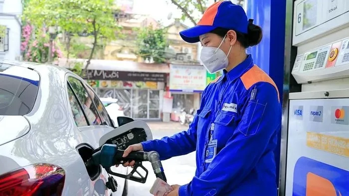 Kinh doanh xăng dầu tại các cửa hàng xăng dầu bán lẻ. Ảnh: DMS IMG_9648.jpeg