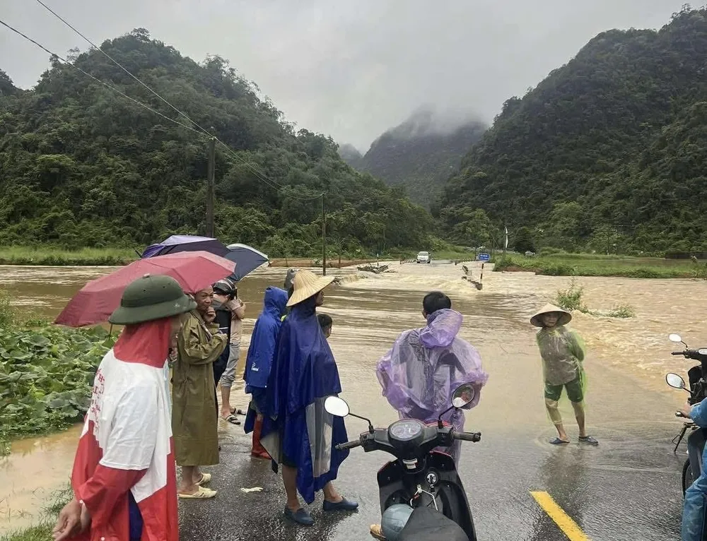 Floodwaters cut off traffic in Bac Son district (Lang Son province) on June 22. Photo: Contributor IMG_9853.jpeg