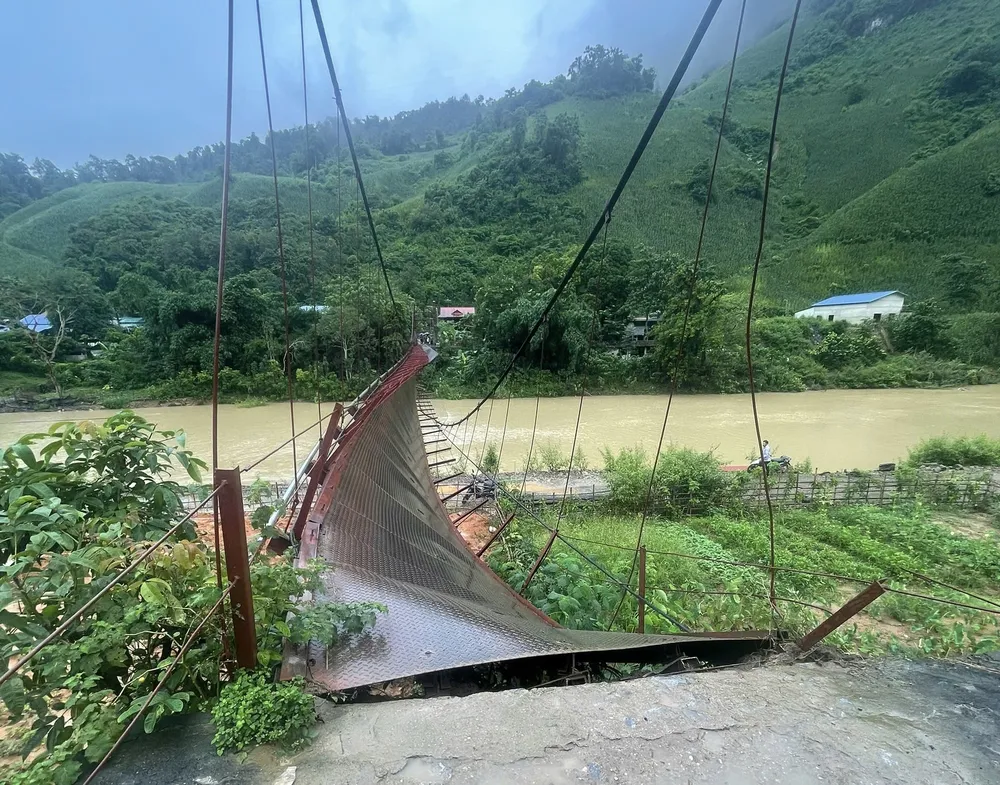 Chiếc cầu treo bị lật tại xã Thanh Yên IMG_0650.jpeg