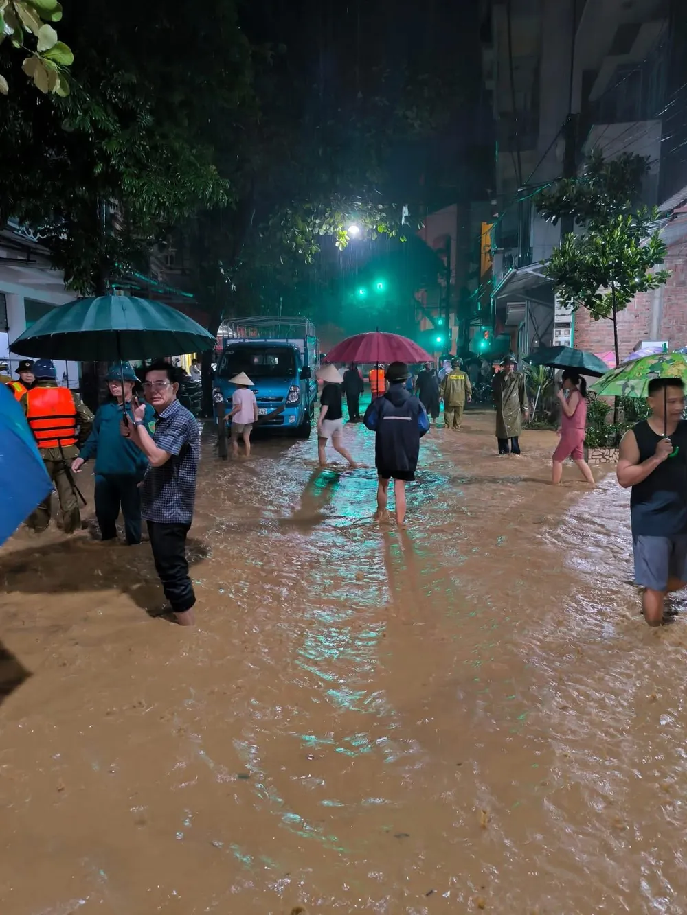 Người dân Sông Mã (tỉnh Sơn La) lo lắng vì trận mưa rất lớn. Ảnh do người dân chia sẻ IMG_0833.jpeg