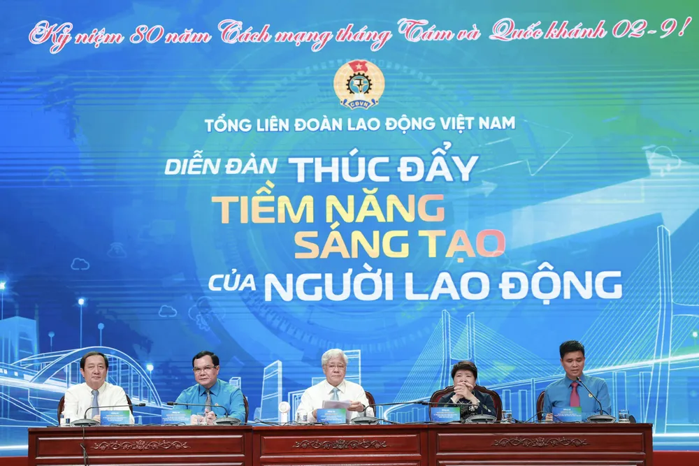 Đồng chí Đỗ Văn Chiến, Ủy viên Bộ Chính trị, Chủ tịch Ủy ban Trung ương MTTQ Việt Nam chủ trì diễn đàn. Ảnh: HẢI NGUYỄN 1a134b34f90345de8127e4d7e6aff9fa.jpeg