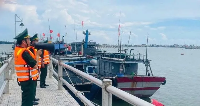 Các địa phương kêu gọi tàu thuyền tránh bão sớm IMG_1625.jpeg