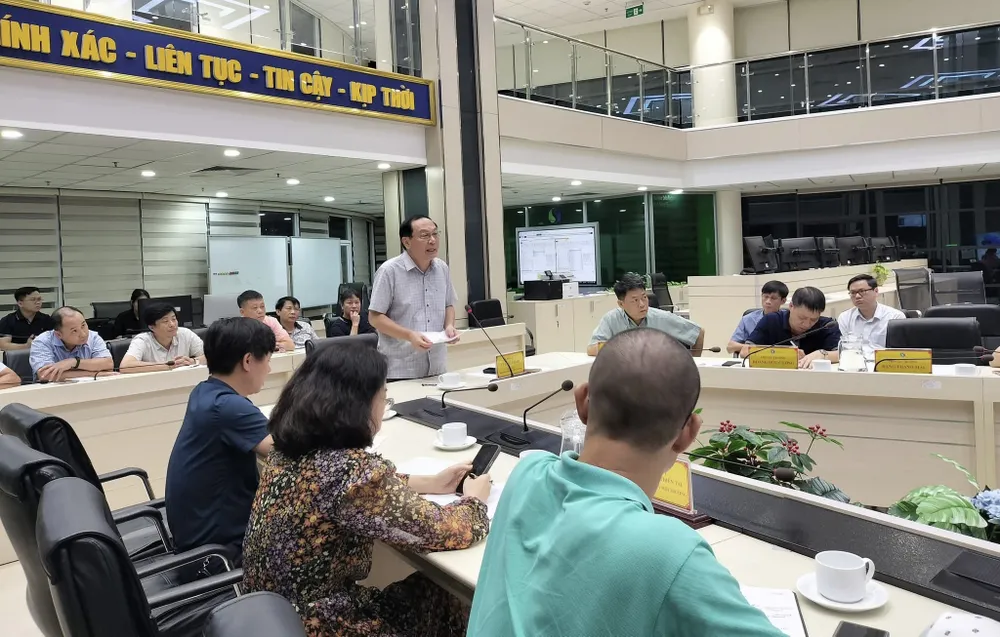 Họp khẩn toàn ngành phòng chống thiên tai và khí tượng - thủy văn, tối 23-8 IMG_1631.jpeg