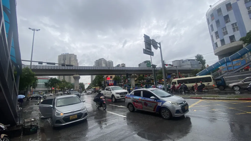 Trời mây vần vũ do bão số 5 ở Hà Nội IMG_1756.jpeg
