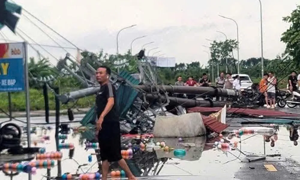 Hệ thống điện ở tỉnh Bắc Ninh bị cơn lốc phá ngổn ngang IMG_1925.jpeg