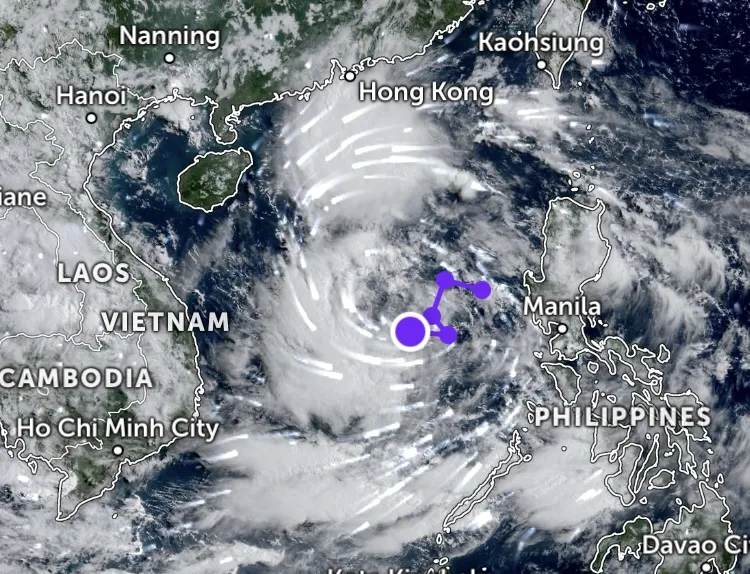 Ảnh vệ tinh tâm áp thấp nhiệt đới lúc 8 giờ ngày 28-8. Nguồn: ZOOM EARTH IMG_1952.jpeg