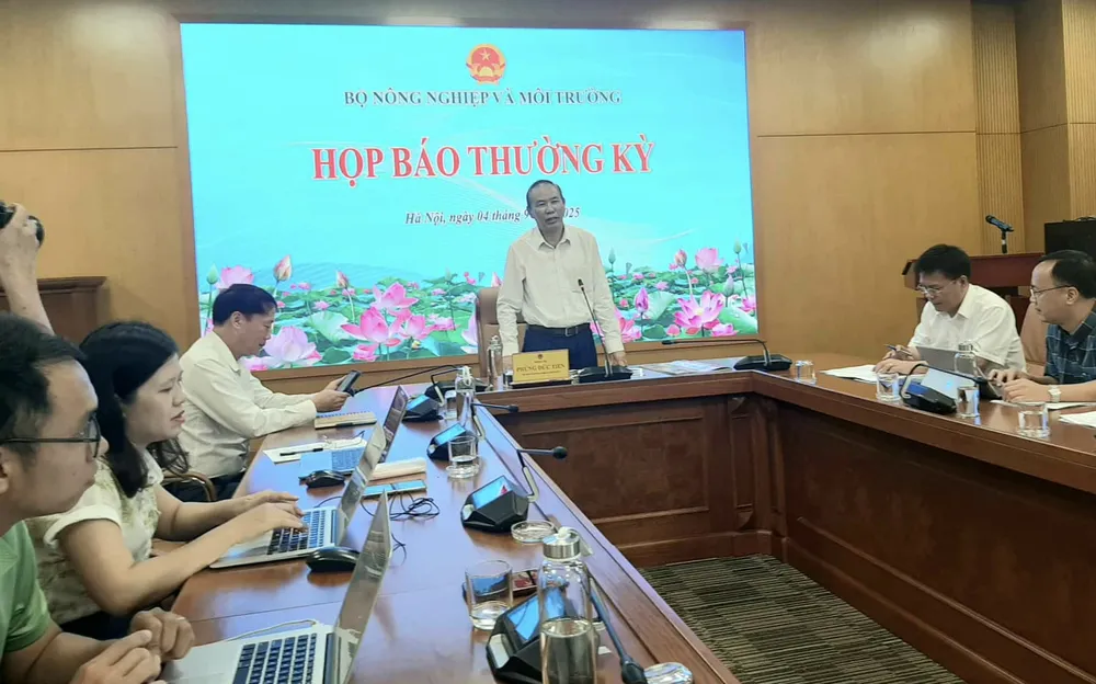 Thứ trưởng Bộ Nông nghiệp và Môi trường Phùng Đức Tiến phát biểu att.dPD7srcbFUw1bkUzK2xVr9aSsNSXUewHz27h_gL57N8.jpeg