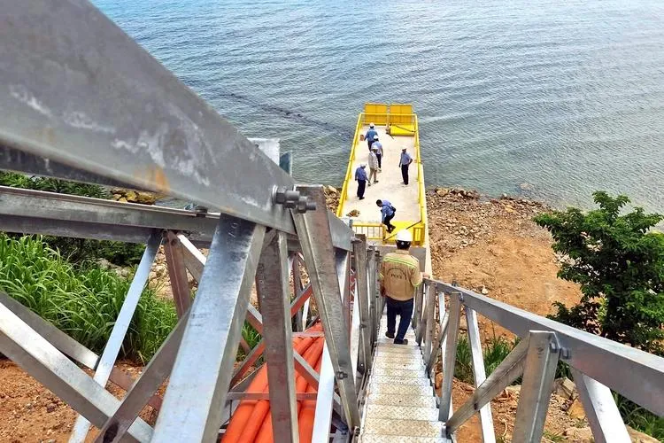 Điểm tiếp nhận điện từ cáp ngầm cho đặc khu Côn Đảo. Ảnh: A.B IMG_2085.jpg