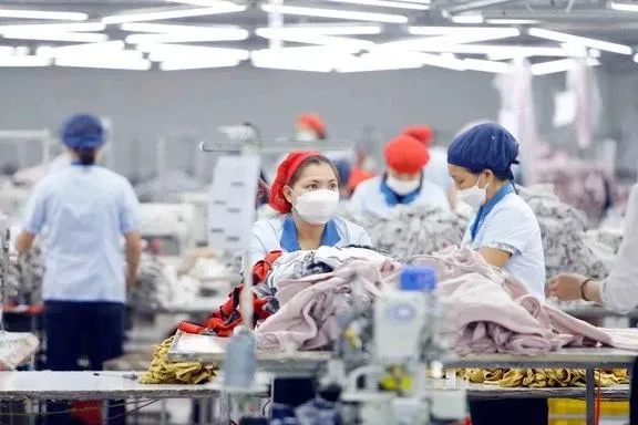 Các công đoàn cơ sở sẽ được giữ lại tối đa kinh phí công đoàn và đoàn phí để chăm lo cho người lao động. Ảnh: NGỌC THẮNG IMG_2251.jpg