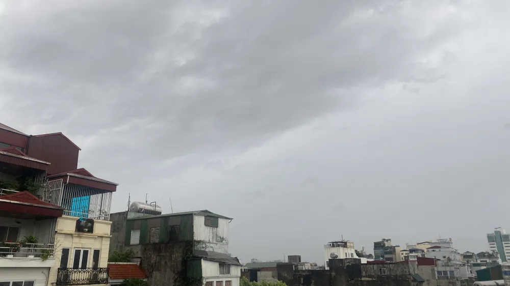 Hà Nội sáng nay 29-9, mưa không ngớt. Ảnh: PHÚC HẬU IMG_2801.jpeg