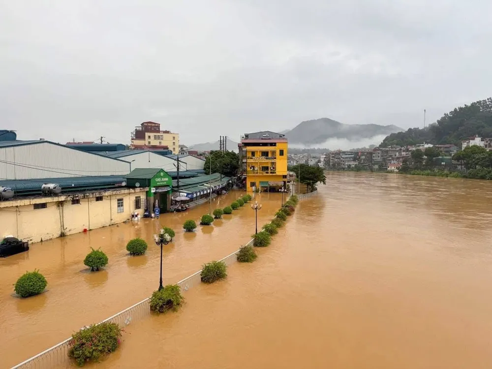 Nhiều khu phố ven sông Bằng Giang ở tỉnh Cao Bằng đang chìm trong nước lũ IMG_2861.jpeg