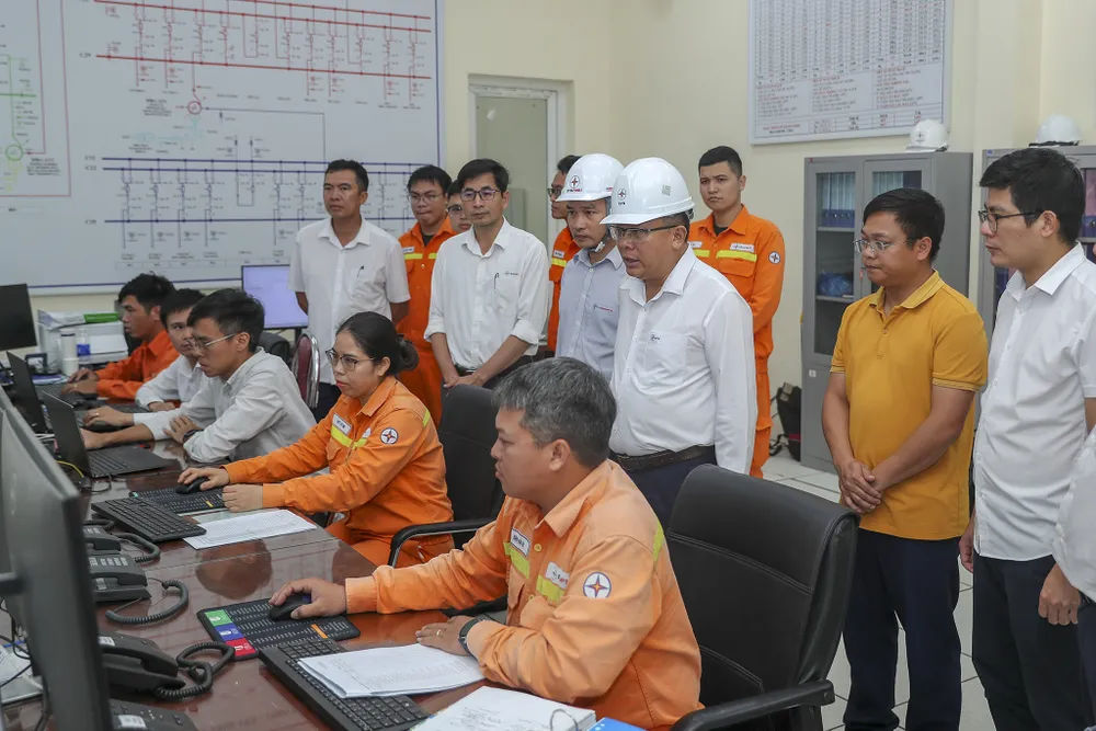 Đóng điện đường dây 500kV Lào Cai - Vĩnh Yên vào đêm 30-9 IMG_2930.jpeg