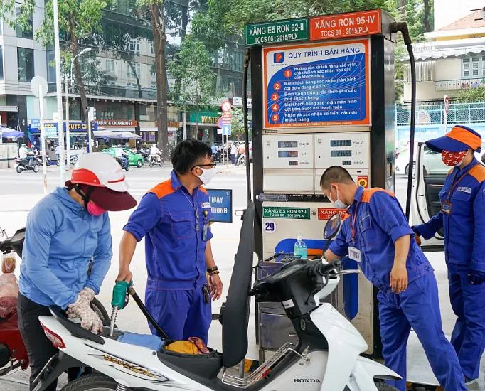 Hiện tại, xăng dầu vẫn đủ cho thị trường. Ảnh: DMS IMG_2970.jpeg