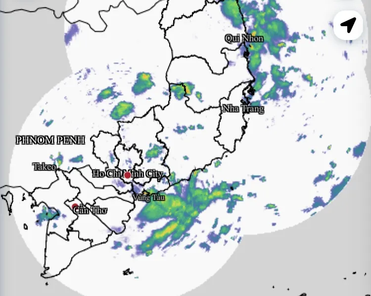 Ảnh radar thời tiết lúc 6 giờ sáng nay 13-10 cho thấy mưa dông đậm đặc khu vực ven biển ở cả 3 miền IMG_3495.jpeg