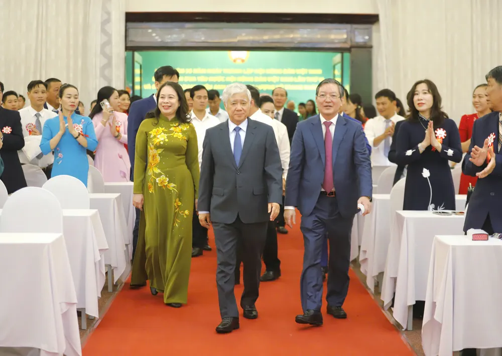 Đại biểu đến dự đại hội sáng 14-10 IMG_3529.jpeg