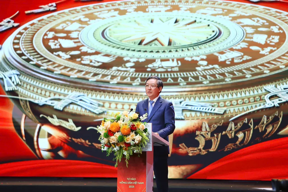 Chủ tịch Trung ương Hội Nông dân Việt Nam Lương Quốc Đoàn phát biểu khai mạc lễ tuyên dương, tối 14-10 IMG_3572.jpeg