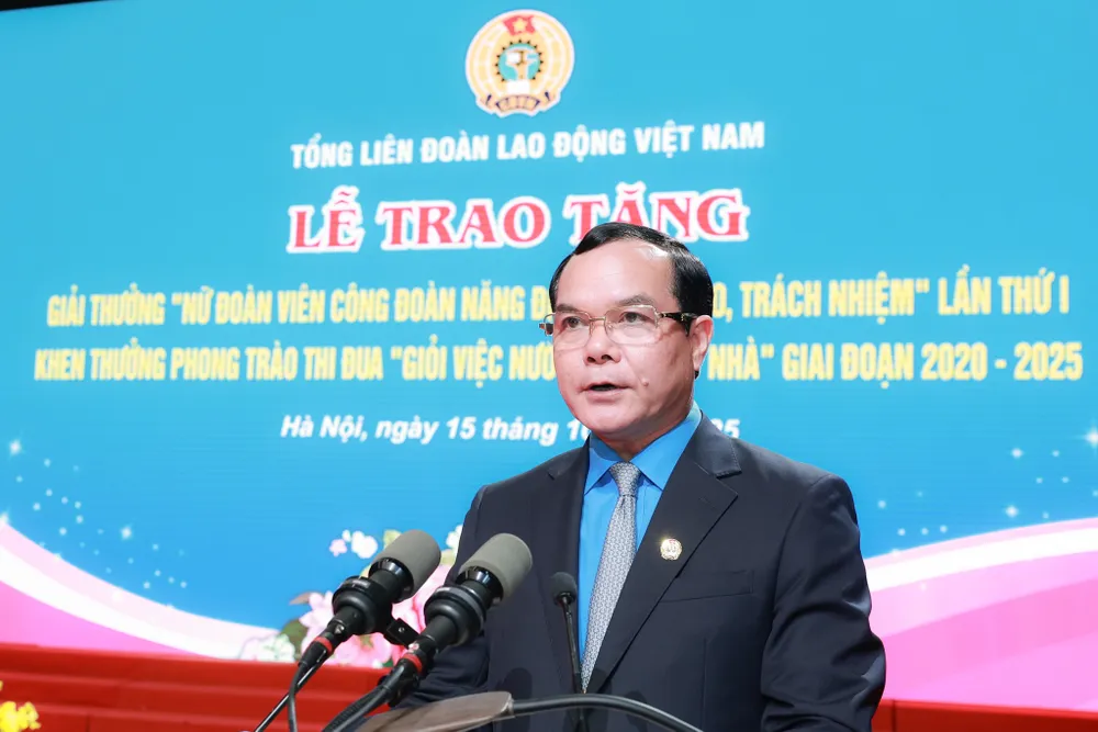 Chủ tịch Tổng Liên đoàn Lao động Việt Nam Nguyễn Đình Khang phát biểu khai mạc 21b32fc8e9e2727cb66f3594ec6dfe48.jpeg