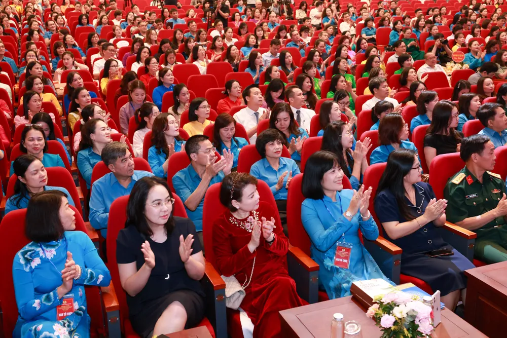 Các đại biểu dự lễ trao giải tối 15-10 61cbbcdf17c5039f13016a481a41b3a3.jpeg