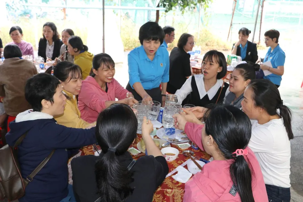 Bữa cơm tất niên công đoàn sẽ giúp người lao động gắn kết hơn. Ảnh: BÁO LAO ĐỘNG IMG_3643.jpeg