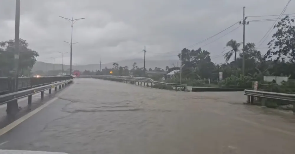 De fortes pluies ont provoqué des inondations à Hué le 16 octobre. Photo : SGGPO NEWSPAPER IMG_3683.jpeg