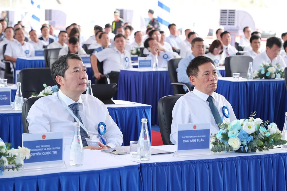 Phó Thủ tướng Hồ Đức Phớc (bên phải) dự lễ khánh thành đường dây 500kV Lào Cai - Vĩnh Yên ngày 17-10 IMG_3750.jpeg