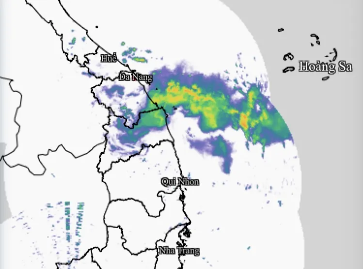 Ảnh radar thời tiết lúc 9 giờ ngày 19-10 với dải mây dông đang di chuyển dần vào khu vực Trung Trung bộ. Ảnh: Trung tâm Dự báo khí tượng - thủy văn quốc gia IMG_3781.jpeg