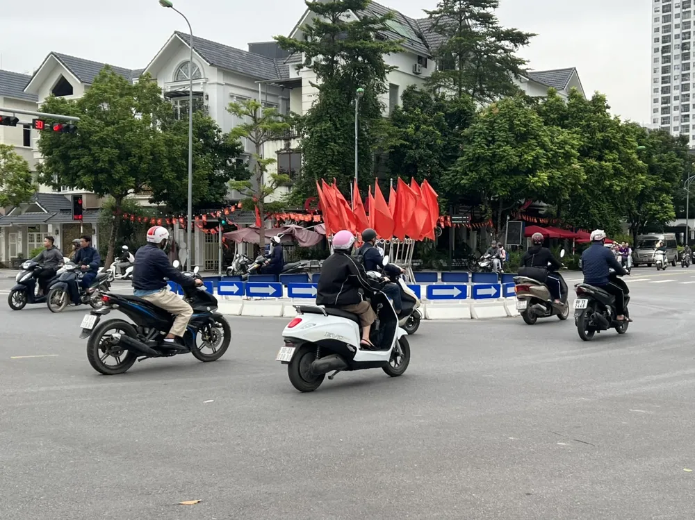 Hà Nội lạnh 18 độ C sáng nay, 24-10. Ảnh: PHÚC HẬU 1J89Q6DKE_70AQ71.jpeg