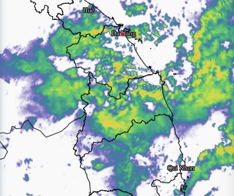 Khối lượng mây dông, mưa ẩm rất lớn đang tập trung ở Trung Trung bộ. Ảnh radar thời tiết cập nhật vào 10 giờ ngày 28-10. Nguồn: TTDBKTTVQG IMG_3910.jpeg