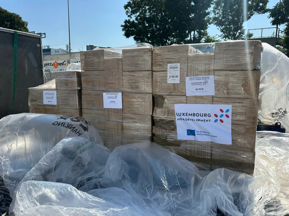 Menerima penghantaran bantuan EU untuk penduduk wilayah Dak Lak di lapangan terbang Noi Bai (Hanoi) IMG_4471.jpeg